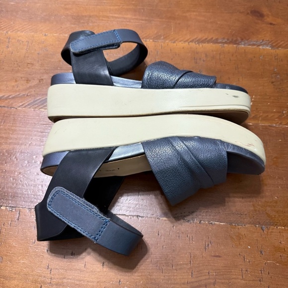 Naked Feet Black and Blue Platform Sandals with Adjustable Straps women’s 10M - Picture 4 of 12